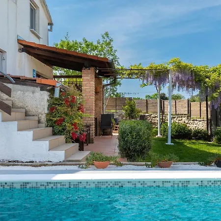 Adriana On Peaceful Location With Pool Pula