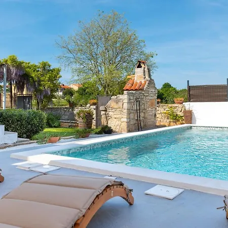 Adriana On Peaceful Location With Pool * Pula
