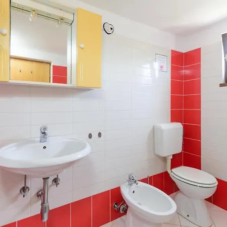 Apartment Adriana On Peaceful Location With Pool Pula