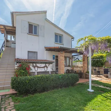 Adriana On Peaceful Location With Pool Apartment Pula