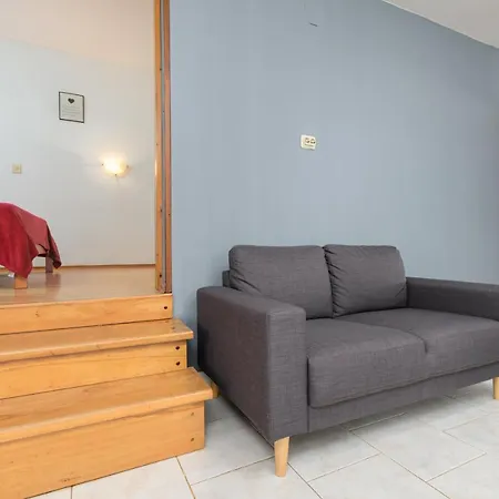 Apartment Adriana On Peaceful Location With Pool Pula