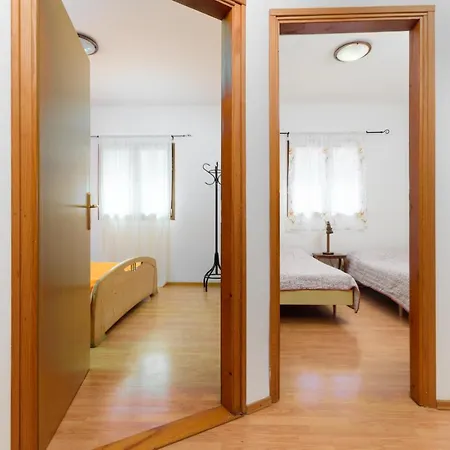 Adriana On Peaceful Location With Pool Apartment Pula